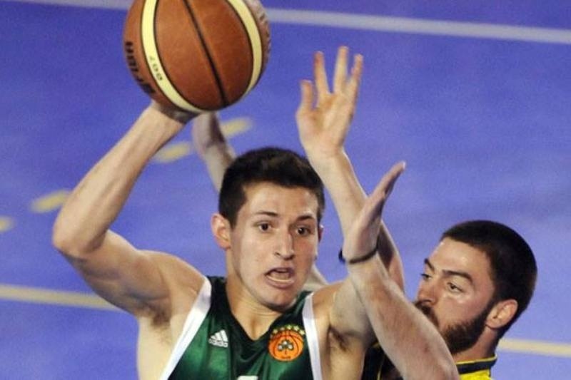 Ηλυσιακός: Υπέγραψε ο Τζιβελέκας