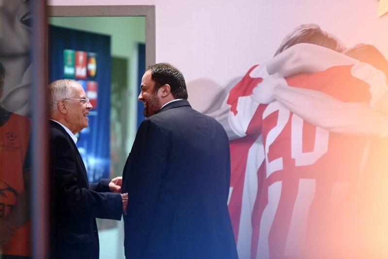 Ολυμπιακός: «Φωτογραφική» επίθεση σε Αλαφούζο από Θεοδωρίδη