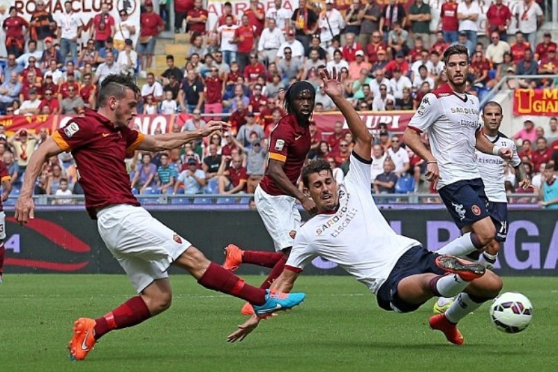 Ρόμα: Ο Φλορέντσι είδε κάρτα… αγκαλιάζοντας την γιαγιά του! (photos)