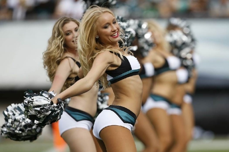 NFL: Παρών εκ νέου οι Cheerleaders (photos)