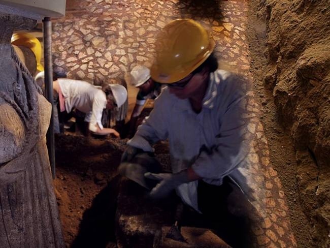 Αμφίπολη: Στο φως ένα υπέροχο δάπεδο στον πρώτο θάλαμο