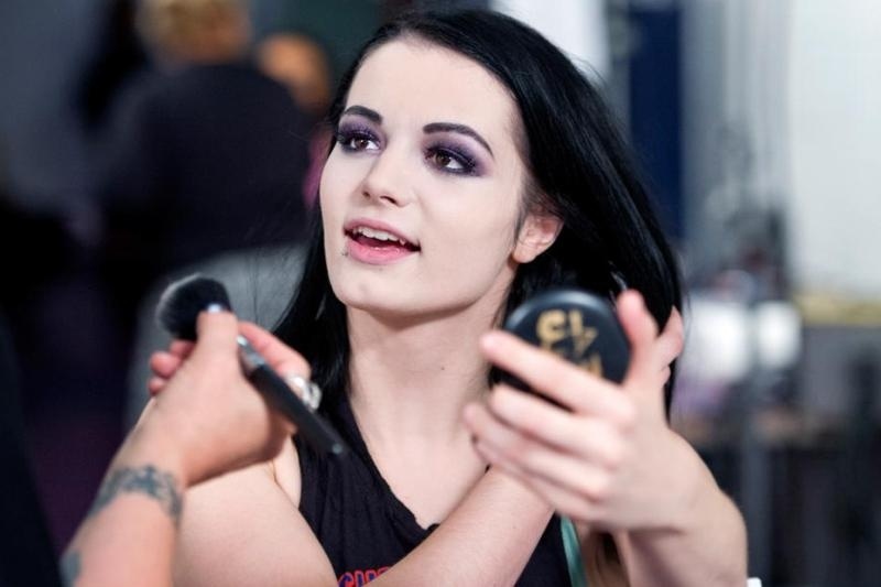 WWE: Στα παρασκήνια με τις Divas (photos)