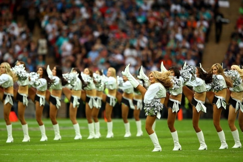 NFL: Πήγαν Λονδίνο οι Cheerleaders (photos)
