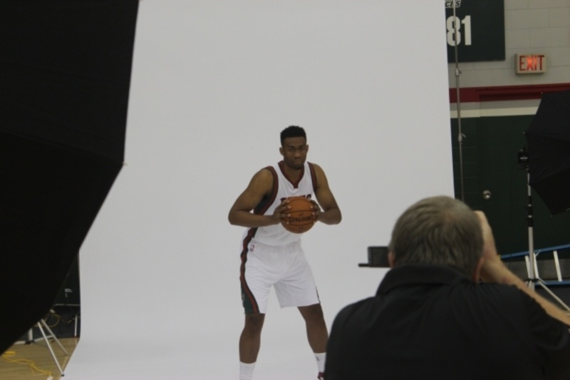 Μιλγουόκι Μπακς: Σίγουρος ο Νάιτ, όχι ο Χένσον