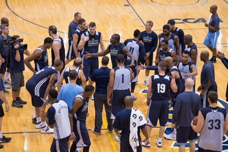 Μέμφις Γκρίζλις: Σύγκρουση Αντετοκούνμπο με Καλάθη και Κουφό