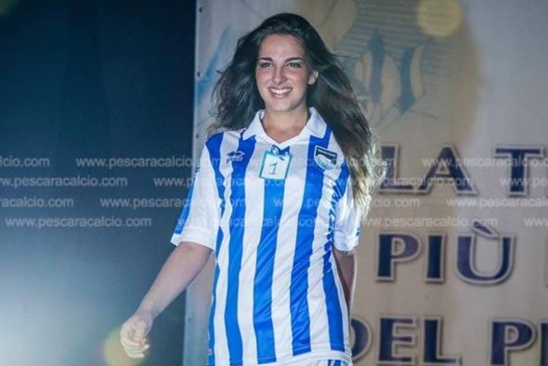 Λάουρα Λέτσι: Η πιο όμορφη οπαδός στην Ιταλία (photos)