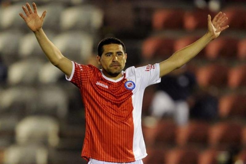 Η κλάση του Ρικέλμε έστειλε στα ημιτελικά την Αρχεντίνος Τζούνιορς (videos)