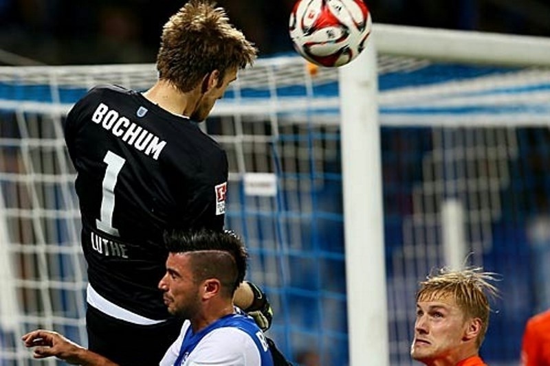 Κεφαλιά ασίστ ο … γκολκίπερ της Μπόχουμ (video)