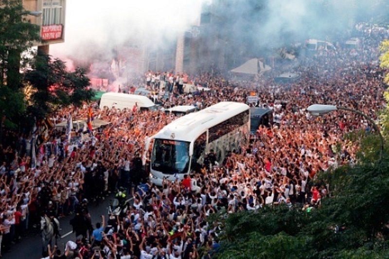 Ρεάλ Μαδρίτης – Μπαρτσελόνα: Χαμός στην άφιξη της «βασίλισσας» (video)