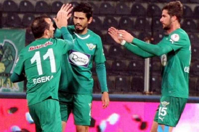 Δεν σταματάει να «πυροβολεί» ο Γκέκας