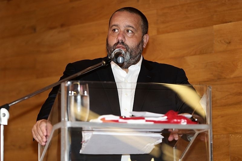 Καραπαπάς: «Γελοίοι μέχρι τον ουρανό…»