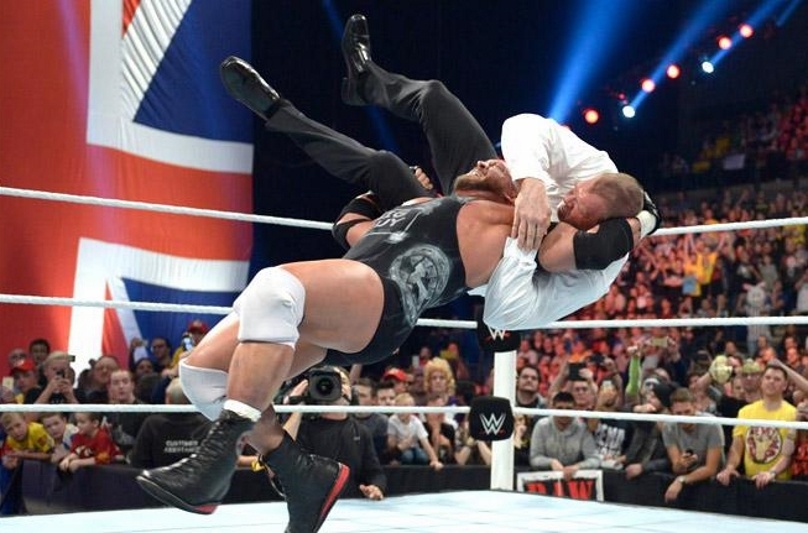 Raw: Εσωτερικά προβλήματα για Authority (photos+videos)