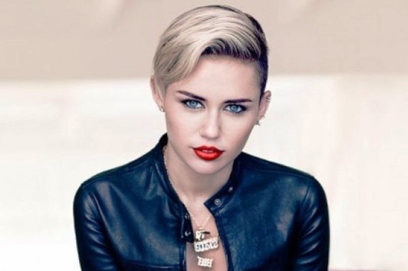 Η Miley Cyrus βγαίνει με τον πιο περιζήτητο νεαρό του Hollywood!