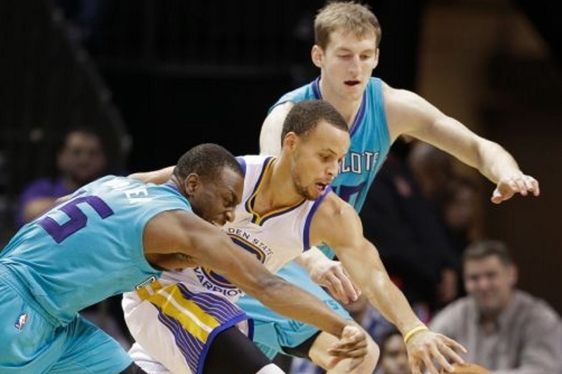 Γκόλντεν Στέιτ Ουόριορς: Ασταμάτητος Κάρι και στη Βόρεια Καρολίνα (videos)