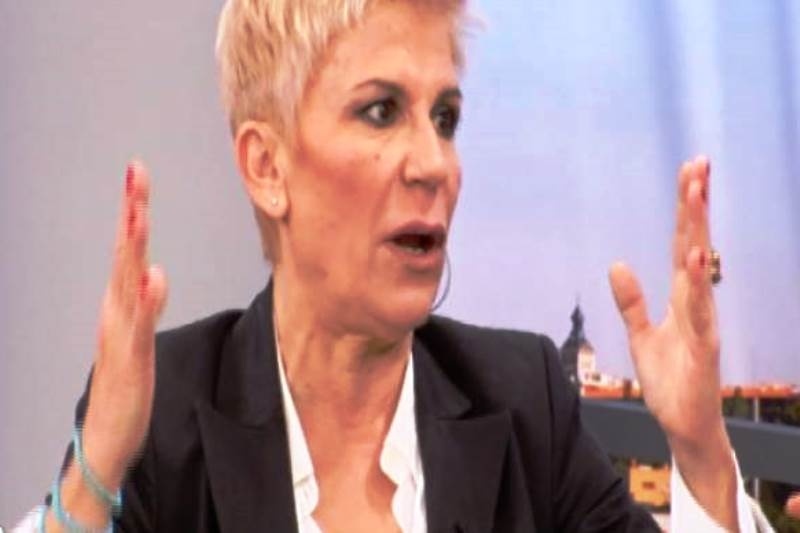 Έξαλλη η Χρύσα Ρώπα: «Άνοιξε το μικρόφωνο για να μην ανέβω επάνω»
