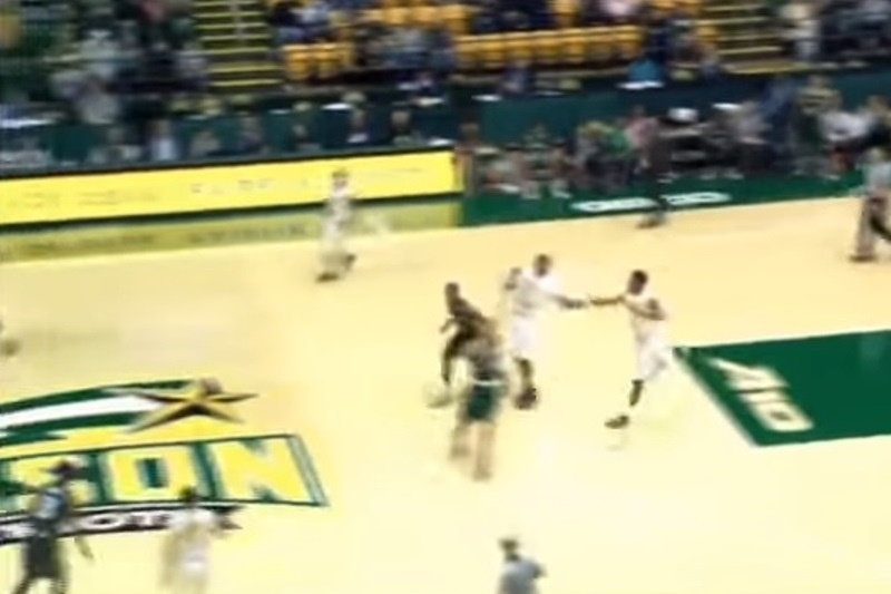 NCAA: Ηρωικό buzzer beater πίσω από το κέντρο! (video)