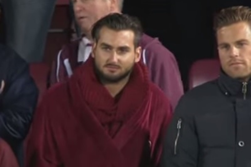 Σκωτία: Οπαδός της Χαρτς με... μπουρνούζι στο ματς με τη Σέλτικ! (video)