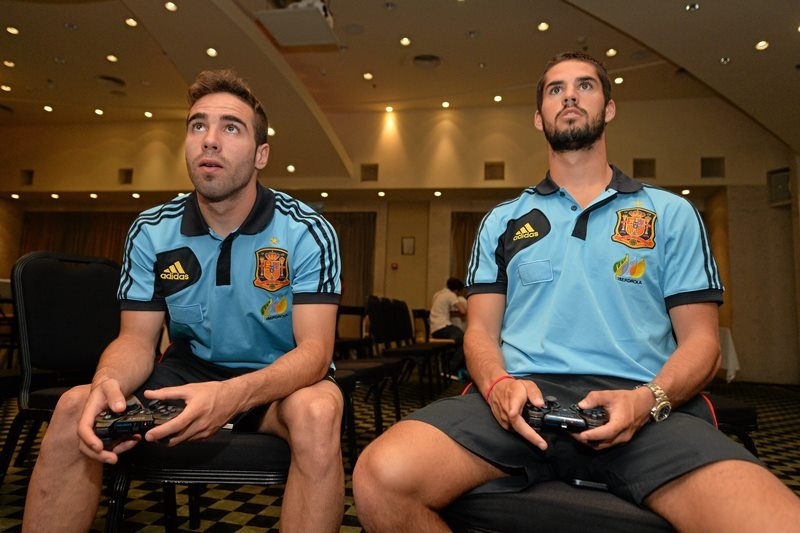 Ρεάλ: Ο Καρβαχάλ διέλυσε το χειριστήριο επειδή έχασε στο FIFA! (photo)