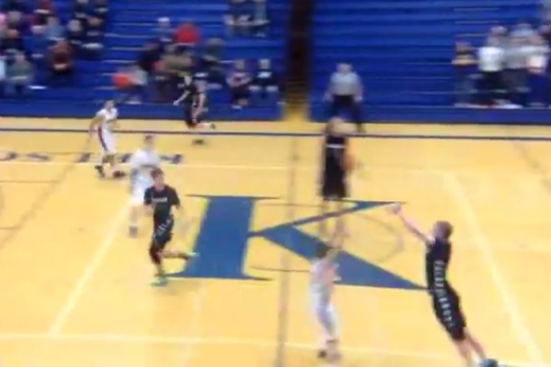 ΗΠΑ: Πέτυχε δύο buzzer beater από το κέντρο σε ένα ματς! (video)