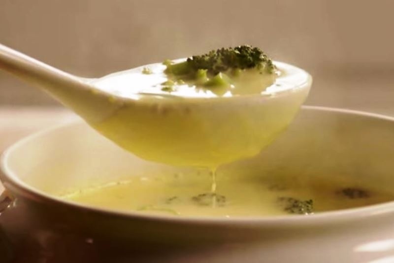 H πιο συγκλονιστική χειμωνιάτικη σούπα με τυρί και... ένα υλικό έκπληξη!