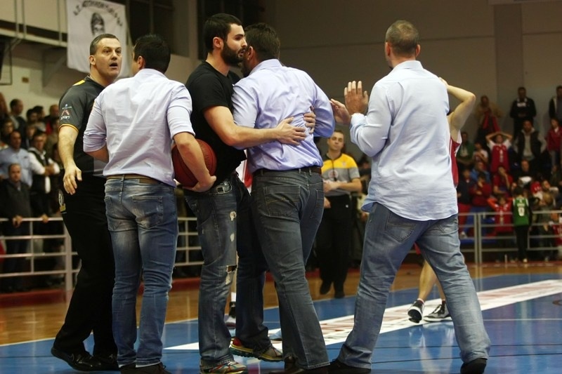 Κηφισιά: Επίθεση Παπαθεοδώρου σε Σχινά