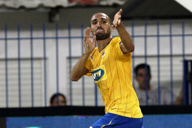 ΑΕΚ: Σενάριο για Τζεμπούρ