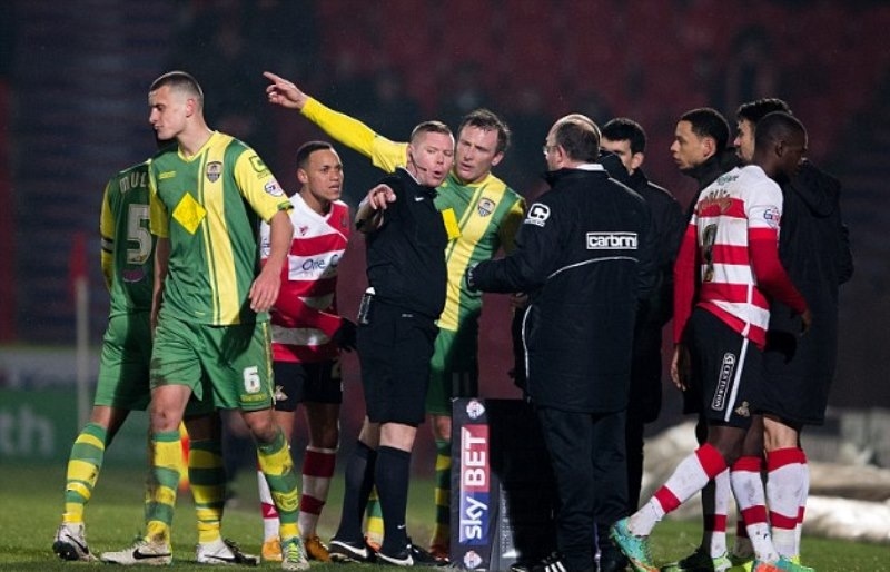 Απίστευτη αποβολή στην Αγγλία (video+photos)