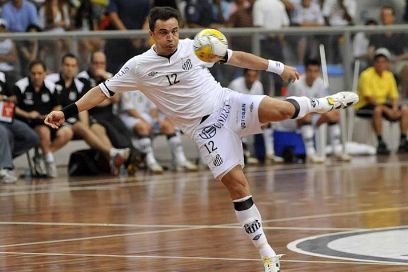 Ο  «Πελέ της σάλας» «μαγεύει»  στα 37 του  (video)