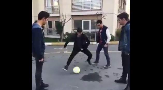 Τουρκία: Αν δεν μπορείς... μην κάνεις ντρίμπλες, καλέ μου! (video)