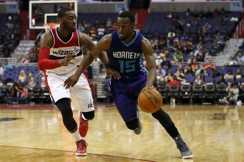 Σάρλοτ Χόρνετς: Εγχείρηση για Κέμπα Ουόλκερ