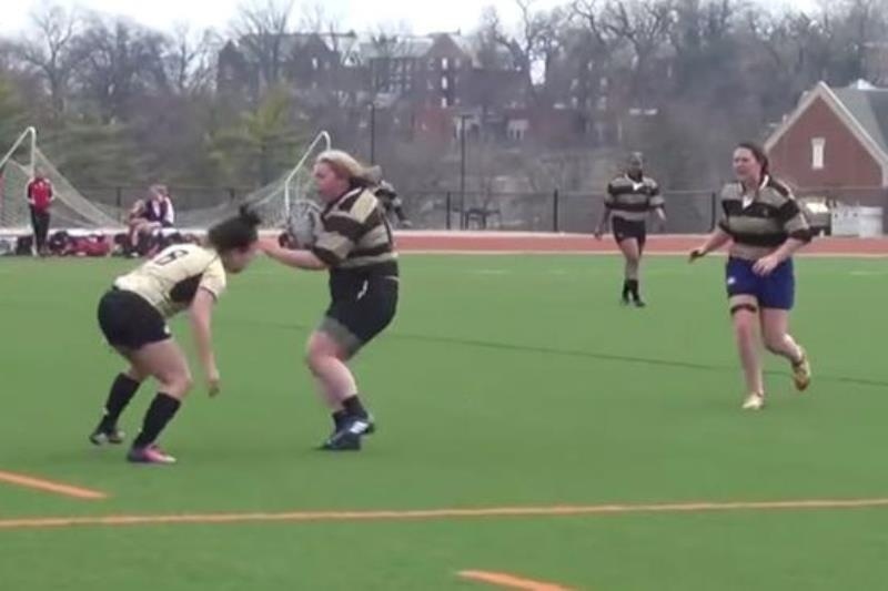 Ράγκμπι: Παίκτρια… πλακώνει τις αντίπαλές της! (video)