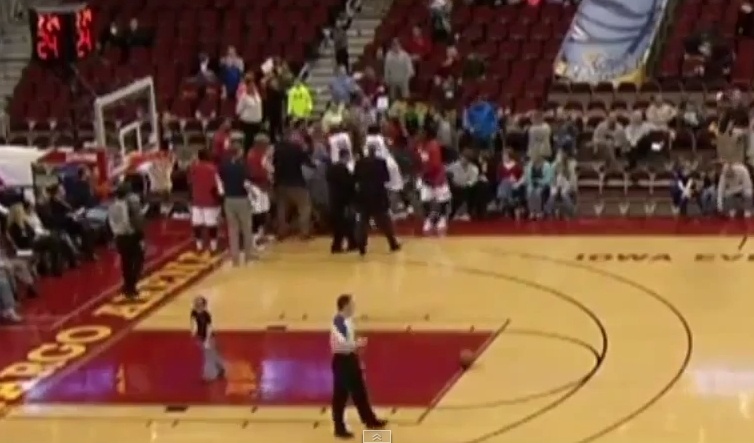 NBDL: Πρώην του Ολυμπιακού γρονθοκόπησε... συμπαίκτη του! (video)