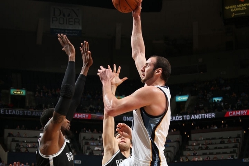 Μέμφις Γκρίζλις: Σημαντική βοήθεια από Κουφό με Νετς (videos)