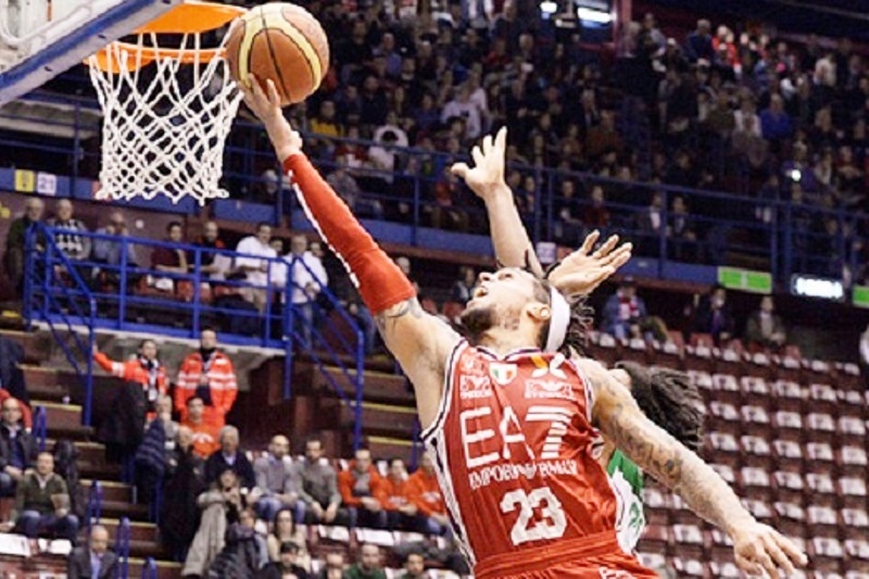 Αρμάνι Μιλάνο: Απόλυτη και με επιστροφές