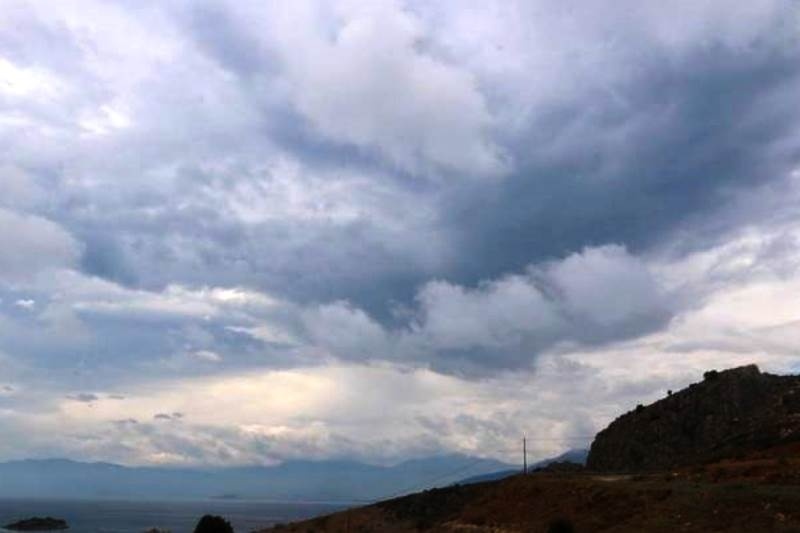 Με λίγες βροχές ξεκινάει η εβδομάδα – «Αγριεύει» από την Τρίτη ο καιρός