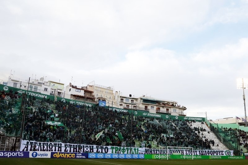 Παναθηναϊκός - Ολυμπιακός: Ντου οπαδών στους «ερυθρόλευκους»