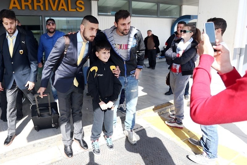 ΑΕΚ: Η άφιξη στην Κρήτη (photos)
