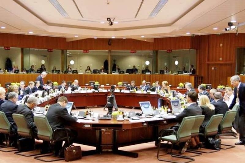Eurogroup: Σε τεντωμένο σχοινί υπό το βάρος απειλών