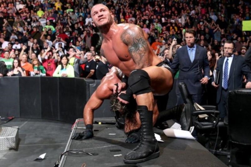 Raw: Αγρίεψε ο Randy Orton (videos+photos)