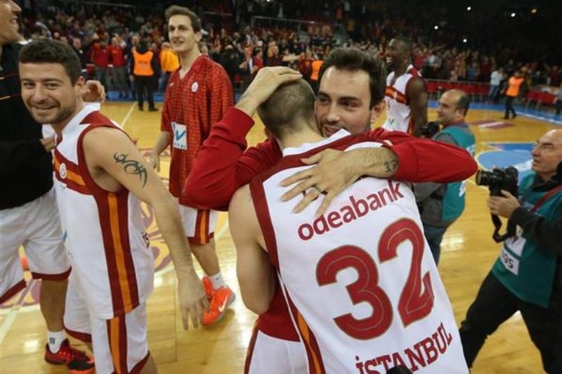 Γαλατάσαραϊ: Τρελοί... πανηγυρισμοί για το θρίαμβο επί της «Φενέρ» (photos+videos)