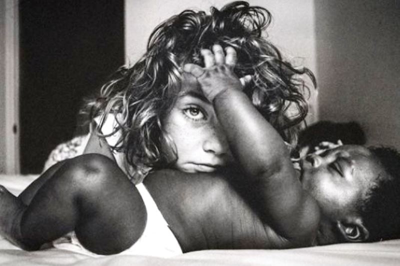 Οι τρυφερές φωτογραφίες αυτού του υιοθετημένου μωρού μαρτυρούν τη δύναμη της άνευ όρων αγάπης (εικόνες)