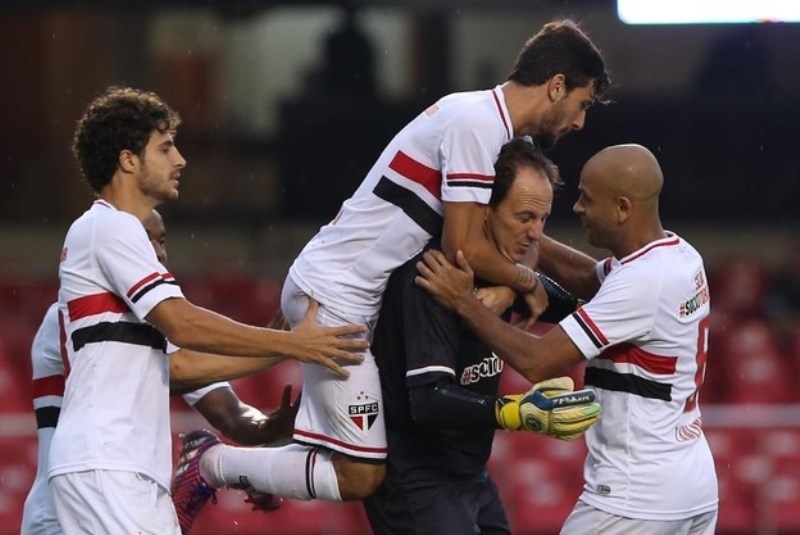 Έφθασε τα 126 γκολ ο Σένι με απίθανη εκτέλεση φάουλ (video)