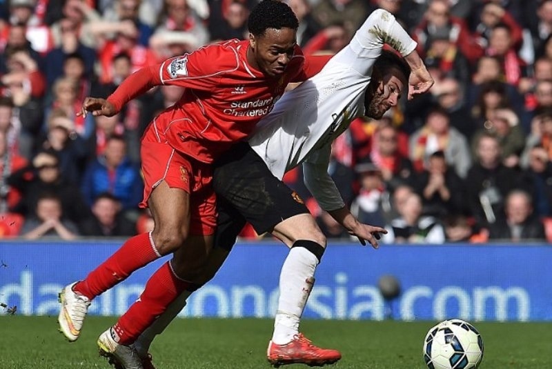 Όχι Στέρλινγκ στη χρυσή πρόταση της Λίβερπουλ