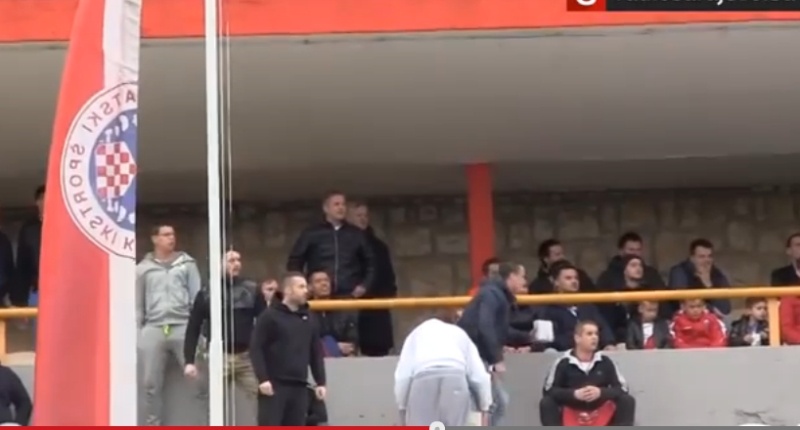 Βοσνία: Βομβαρδισμός παικτών της Ζελέζνιτσαρ από οπαδούς της Ζρινίσκι(video)