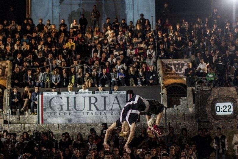 Freestyler: Οι μοναχικοί γητευτές της μπάλας(video+photos)