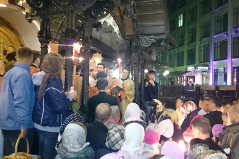 Έτσι γιόρτασαν στα ξένα (photos)