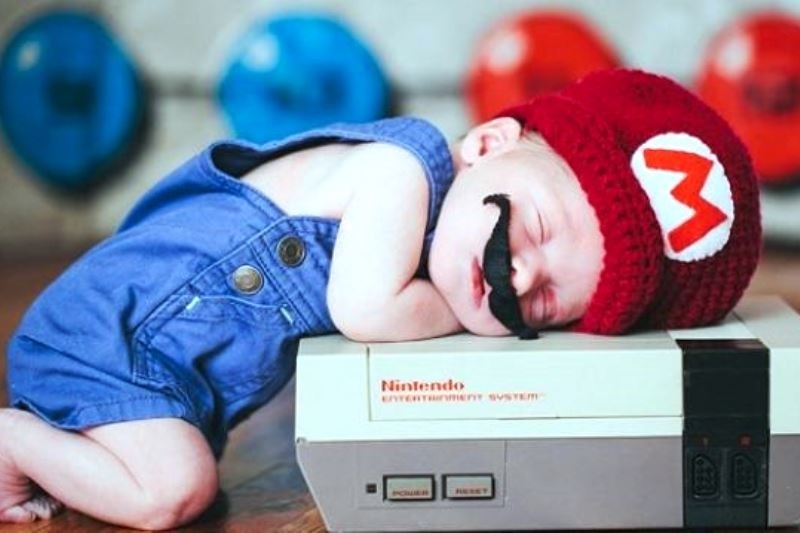 Γονείς φωτογραφίζουν τα νεογέννητα μωράκια τους εμπνευσμένοι από τους αγαπημένους τους ήρωες (εικόνες)