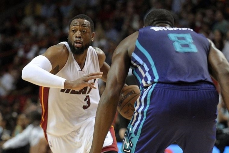 Μαϊάμι Χιτ: Αναθεωρεί ο Ντουέιν Ουέιντ