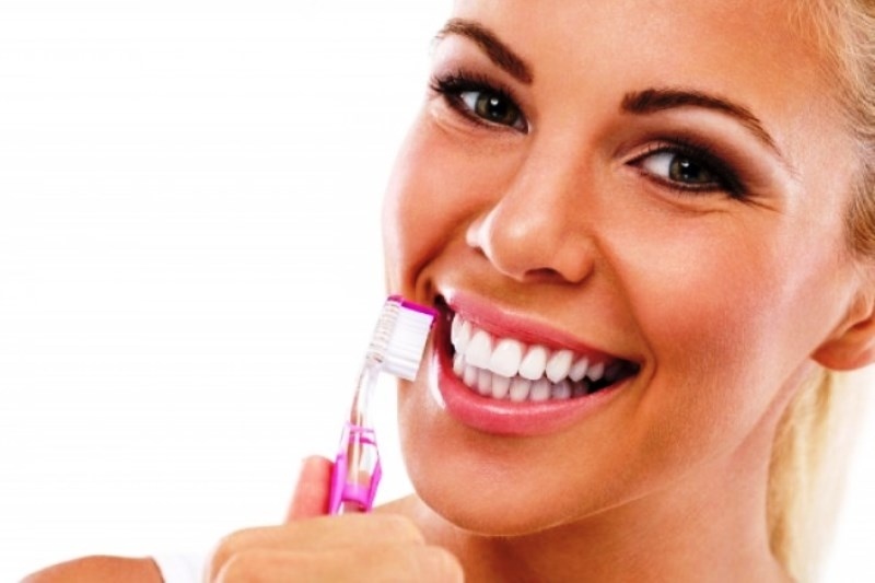 Πώς επηρεάζουν τα δόντια οι όξινες τροφές