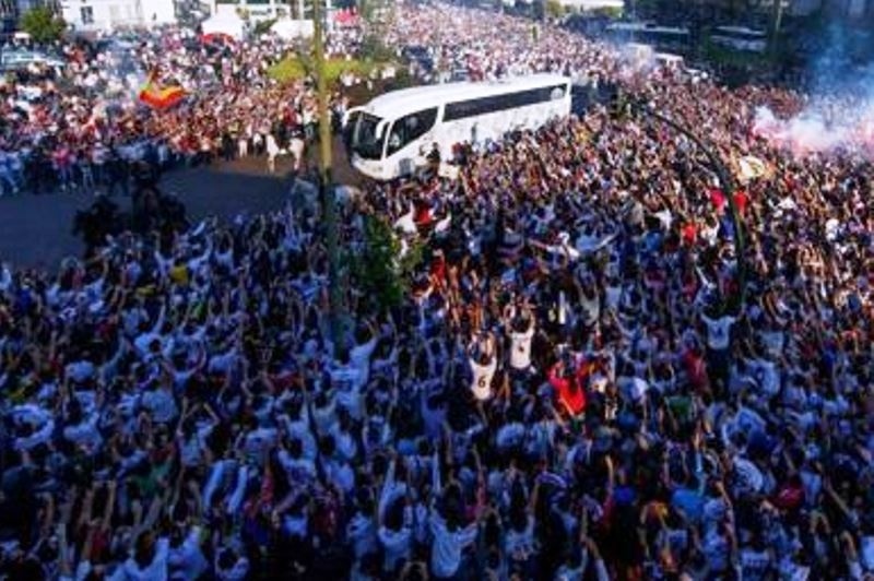 Ρεάλ Μαδρίτης: Απίστευτη υποδοχή από εκστασιασμένους οπαδούς (videos)